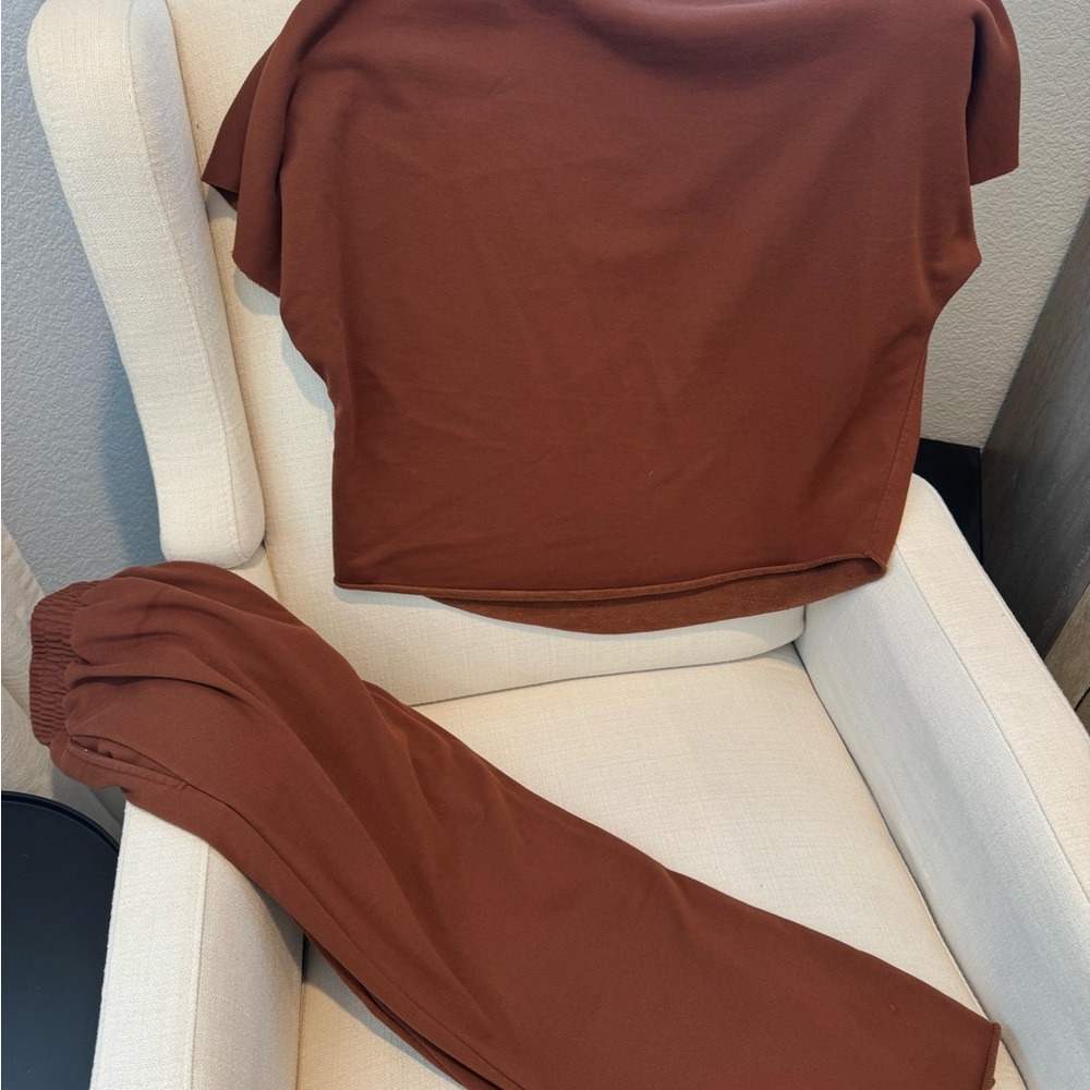 Two-Piece Brown Lounge Set - Cozy Top & Jogger Pants